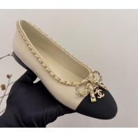 Stylish Chanel Calfskin Ballet Flats with Chain Bow White 2025 CH041605