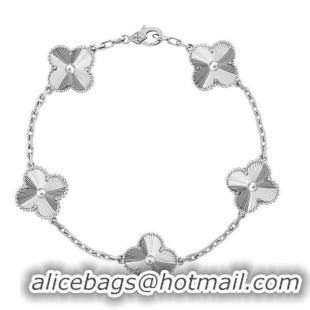 Luxury Classic Van Cleef & Arpels Vintage Alhambra Bracelet, 5 motifs 010943 Silver
