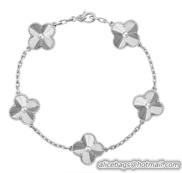 Luxury Classic Van Cleef & Arpels Vintage Alhambra Bracelet, 5 motifs 010943 Silver