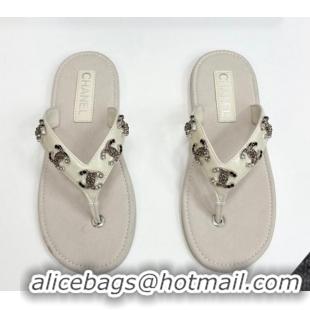 Trendy Design Chanel Lambskin Flat Slide Thong Sandals with CC Charm White 2025 CH041621
