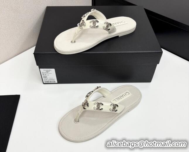 Trendy Design Chanel Lambskin Flat Slide Thong Sandals with CC Charm White 2025 CH041621