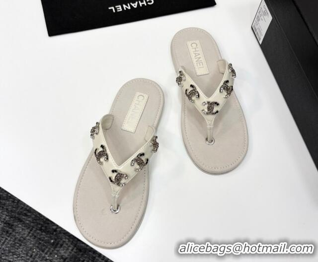 Trendy Design Chanel Lambskin Flat Slide Thong Sandals with CC Charm White 2025 CH041621