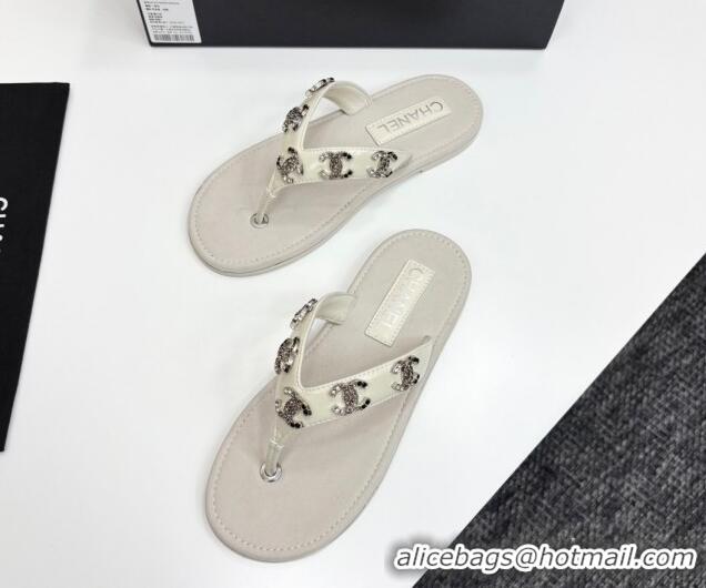 Trendy Design Chanel Lambskin Flat Slide Thong Sandals with CC Charm White 2025 CH041621