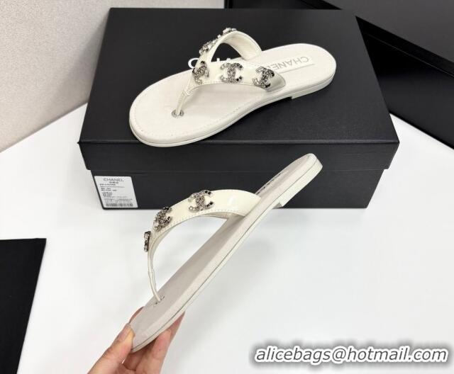 Trendy Design Chanel Lambskin Flat Slide Thong Sandals with CC Charm White 2025 CH041621