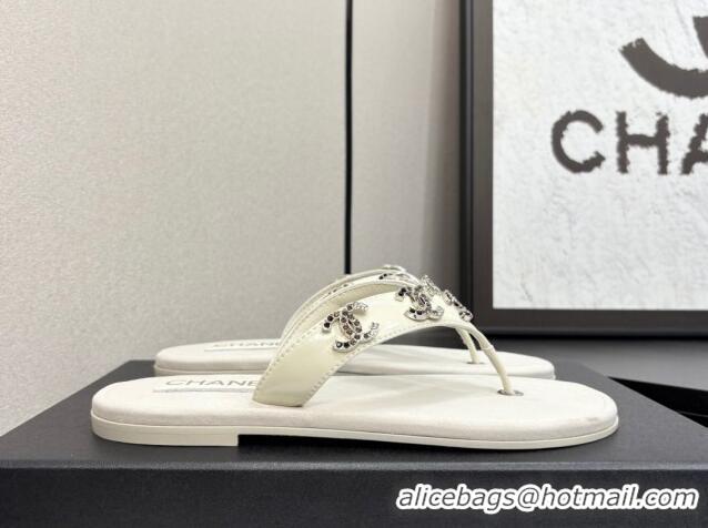 Trendy Design Chanel Lambskin Flat Slide Thong Sandals with CC Charm White 2025 CH041621