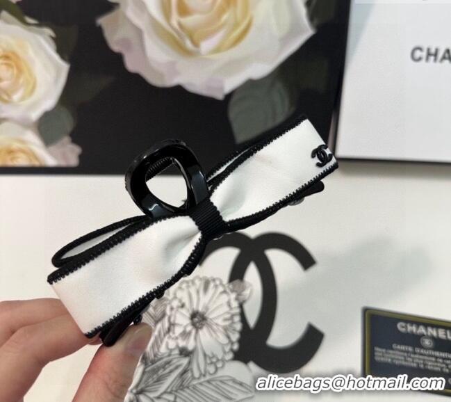Buy Inexpensive Chanel Matte Hair Clip 1060 White/Black 2024