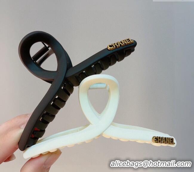 Famous Brand Chanel Matte Hair Clip 0302 Black 2024