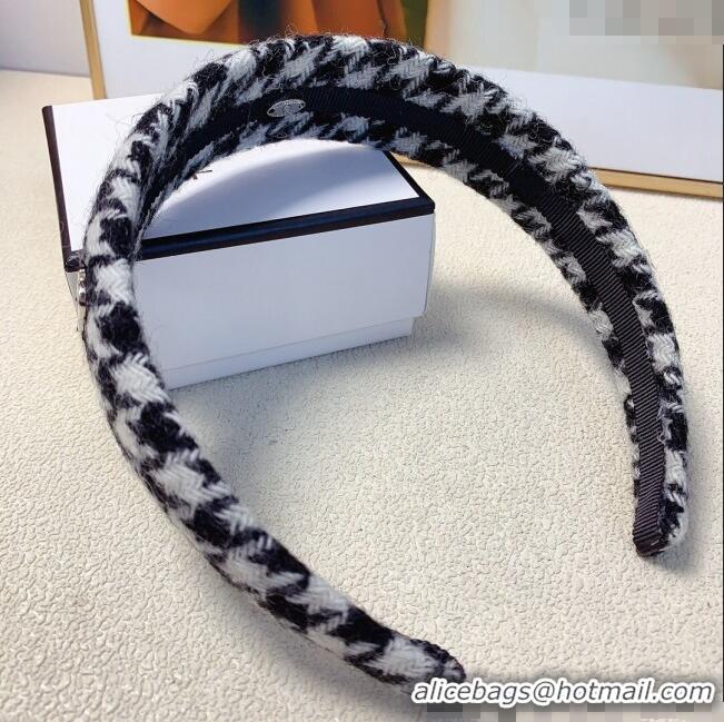 Shop Grade Chanel Houndstooth Headband 1129 Black/White 2024
