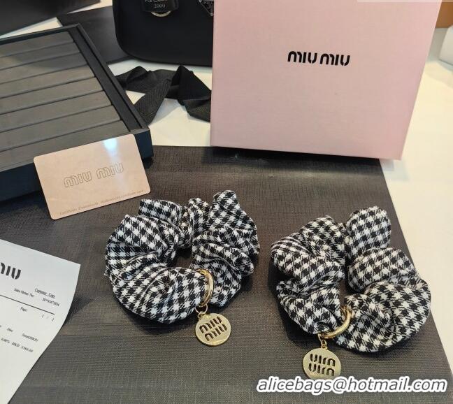 Good Looking Miu Miu Houndstooth Hairring 0311 Black/White 2025