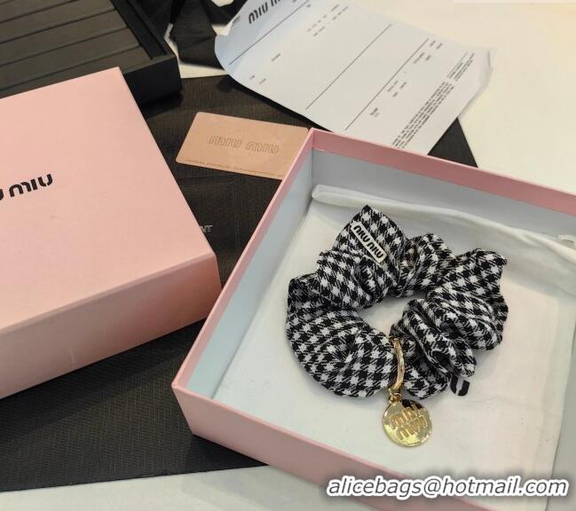 Good Looking Miu Miu Houndstooth Hairring 0311 Black/White 2025