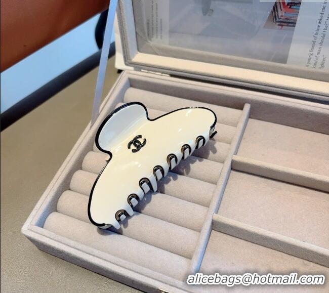 Reasonable Price Chanel Contrasting Hair Clip 0311 White 2025