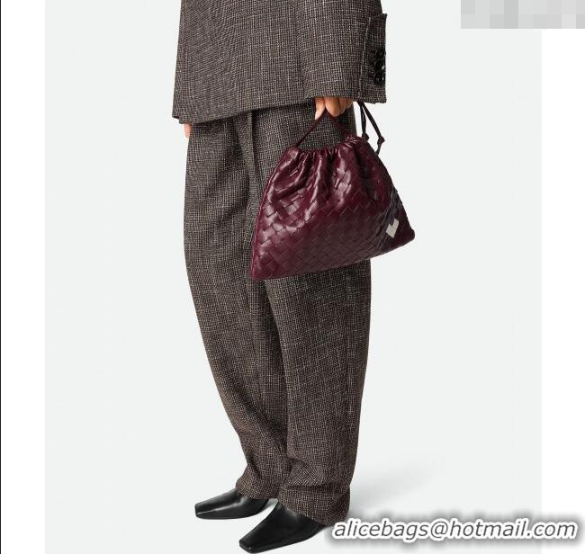 Luxury Classic Bottega Veneta Medium Dustbag in Intrecciato Leather 796728 Barolo Red 2025