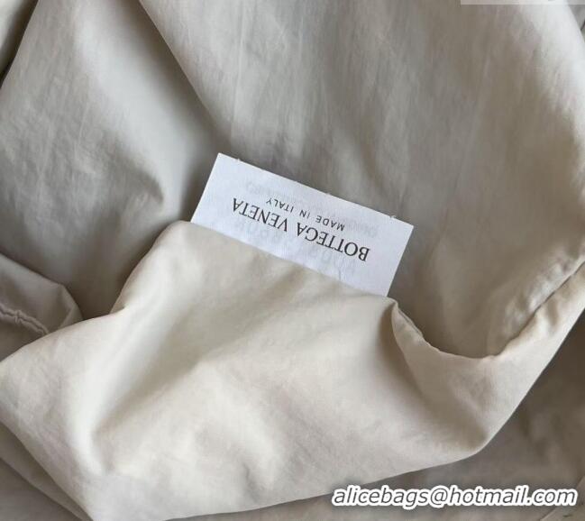 Market Sells Bottega Veneta Medium Dustbag in Intrecciato Leather 796728 Chalk White 2025