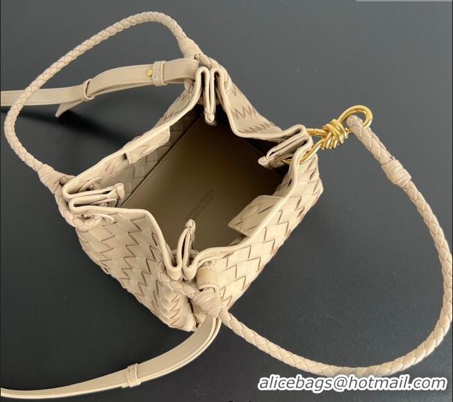 New Fashion Bottega Veneta Small Parachute Shoulder Bag in Intrecciato Leather 796569 Ecru Beige 2025
