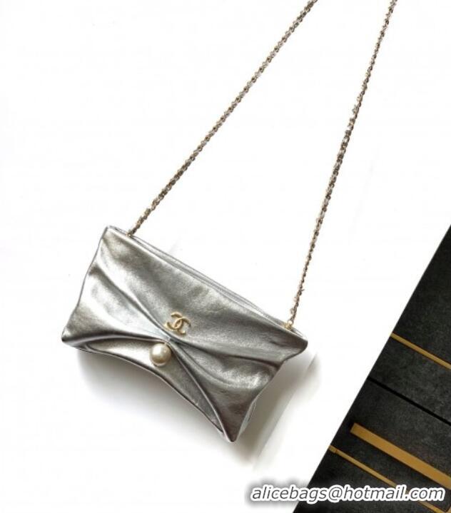 Luxury Discount Chanel Metallized Calfskin Clutch with Chain and Pearl AP4613 Silver 2025