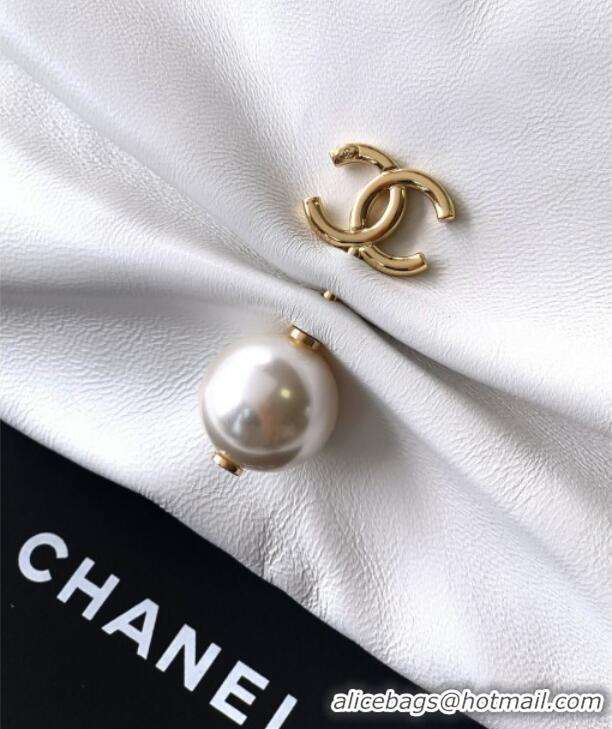 Well Crafted Chanel Shiny Lambskin Clutch with Chain and Pearl AP4613 White 2025
