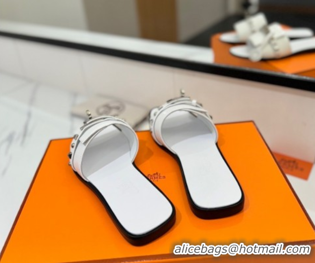 Good Looking Hermes Giulia Flat Slides Sandal in Calfskin Leather with Kelly Buckle and Studs White 0421018