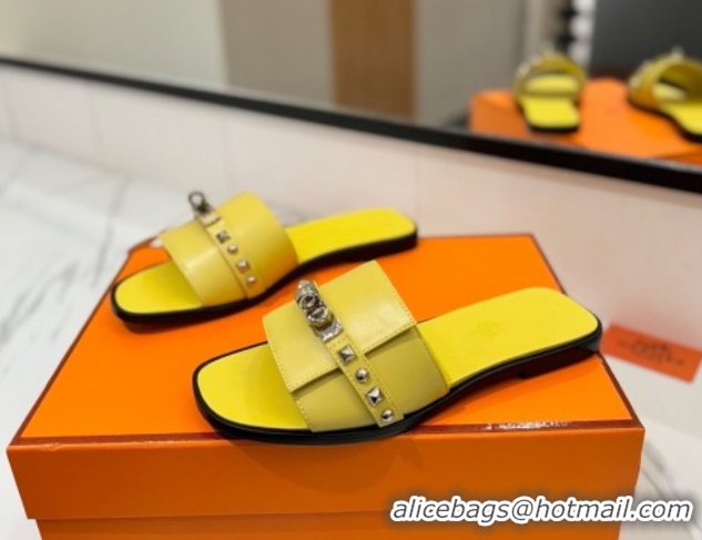 Good Quality Hermes Giulia Flat Slides Sandal in Calfskin Leather with Kelly Buckle and Studs Yellow 0421022