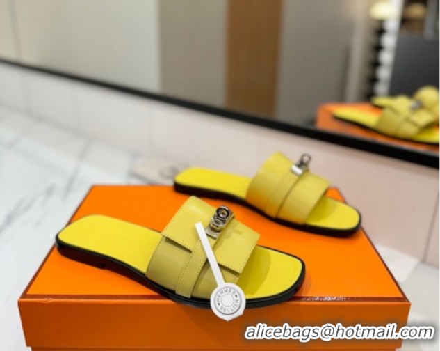 Unique Style Hermes Giulia Flat Slides Sandal in Smooth Calfskin with Kelly Buckle Strap Yellow 0421056