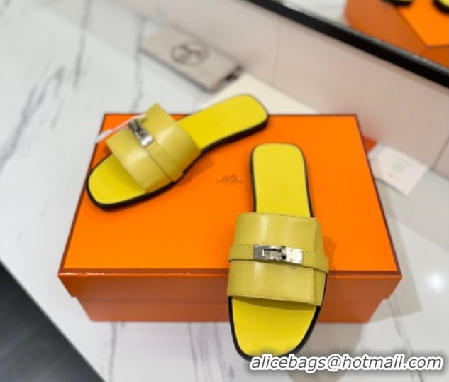 Unique Style Hermes Giulia Flat Slides Sandal in Smooth Calfskin with Kelly Buckle Strap Yellow 0421056