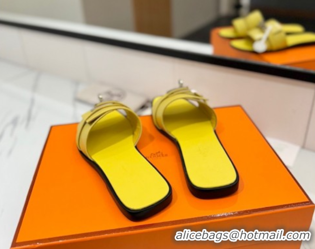 Unique Style Hermes Giulia Flat Slides Sandal in Smooth Calfskin with Kelly Buckle Strap Yellow 0421056