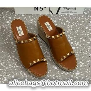 Luxurious Valentino Rockstud Wedge Espadrille Slides Sandal in Grained Calfskin Brown 0426106