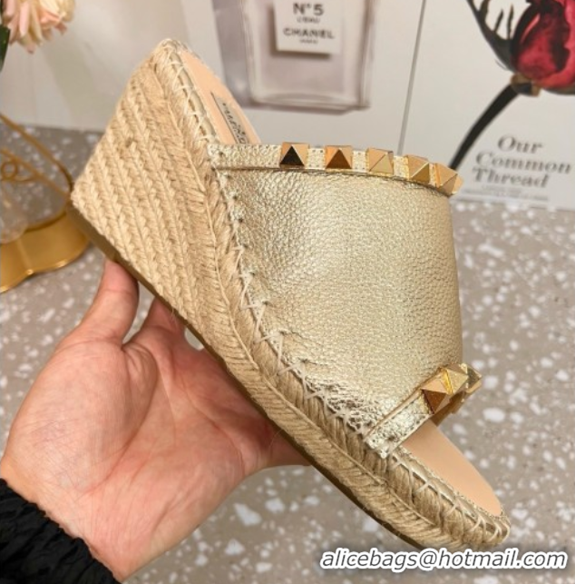 Good Product Valentino Rockstud Wedge Espadrille Slides Sandal in Grained Calfskin Gold 0426108