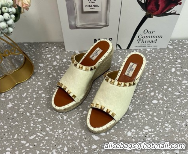 Low Cost Valentino Rockstud Wedge Espadrille Slides Sandal in Grained Calfskin White 0426109