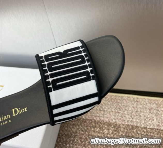 Grade Quality Dior Dway Flat Slides Sandal in Black and White Cotton Embroidered with Dior Graphique Motif 0425098