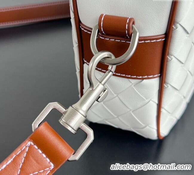 Famous Brand Bottega Veneta Men's Small Camera Bag in Intrecciato Leather 755923 White/Brown 2025