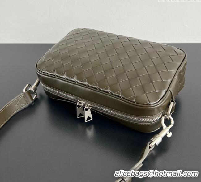 Well Crafted Bottega Veneta Mens Small Camera Bag in Intrecciato Leather 755923 Green 2025