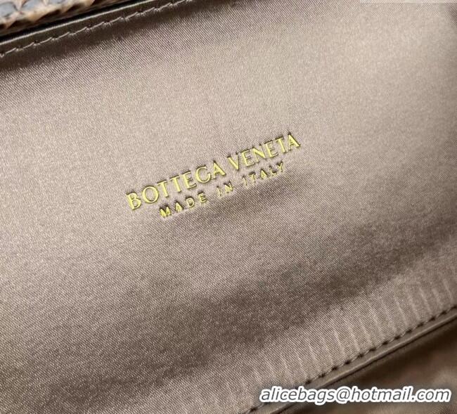 Spot Bulk Bottega Veneta Classic Knot Clutch in Intreccio Satin BV062501 Pink 2025
