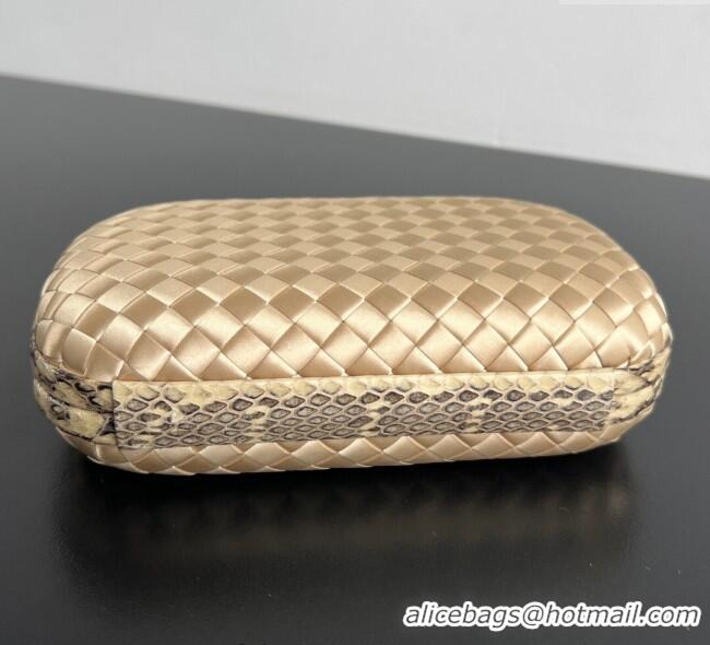 Market Sells Bottega Veneta Classic Knot Clutch in Intreccio Satin BV062501 Light Gold 2025