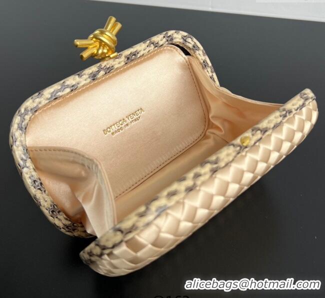 Market Sells Bottega Veneta Classic Knot Clutch in Intreccio Satin BV062501 Light Gold 2025