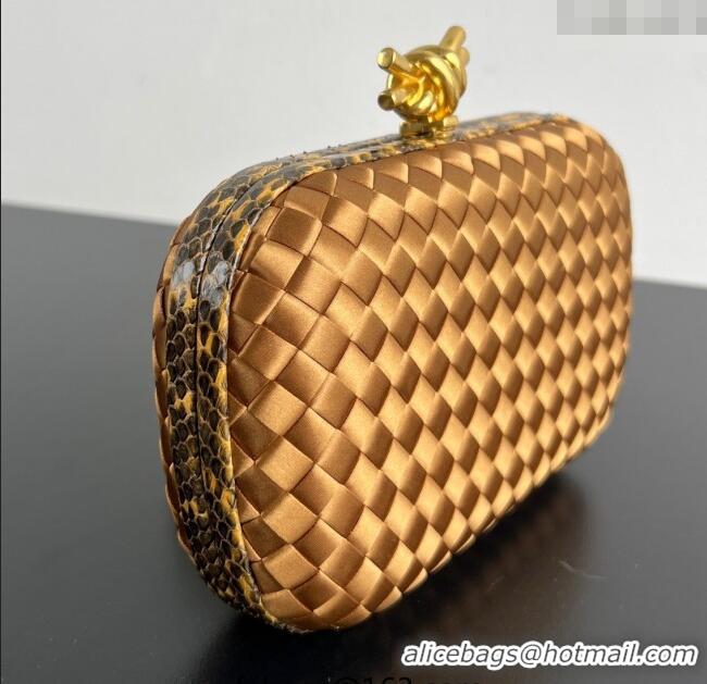 Spot Cheap Bottega Veneta Classic Knot Clutch in Intreccio Satin BV062501 Gold Yellow 2025