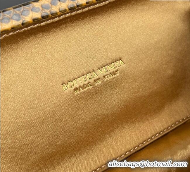 Spot Cheap Bottega Veneta Classic Knot Clutch in Intreccio Satin BV062501 Gold Yellow 2025