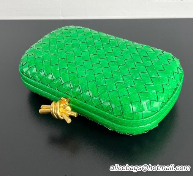 Market Sells Bottega Veneta Classic Knot Clutch in Intreccio Snakeskin Leather BV062501 Green 2025