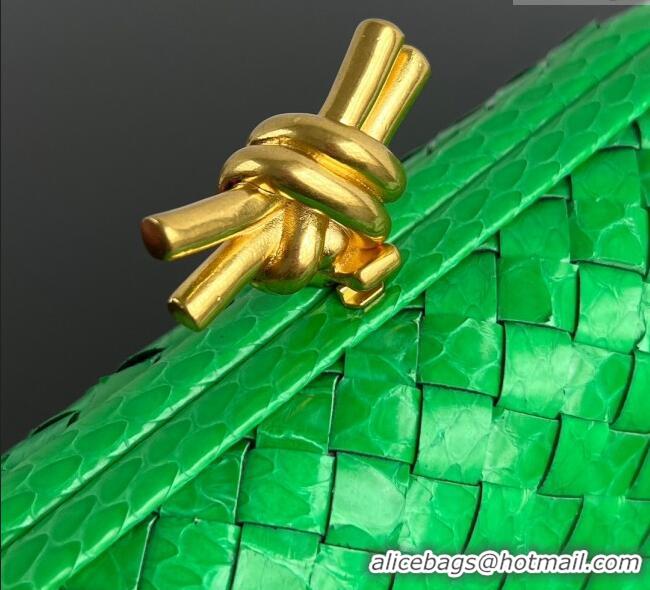 Market Sells Bottega Veneta Classic Knot Clutch in Intreccio Snakeskin Leather BV062501 Green 2025