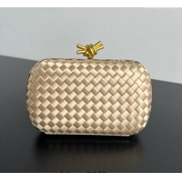 Market Sells Bottega Veneta Classic Knot Clutch in Intreccio Satin BV062501 Light Gold 2025