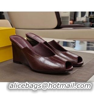 Good Looking Fendi Arco Wedge Slides Sandal 8.5cm in Shiny Hagfish Embossed Leather Burgundy 0710061