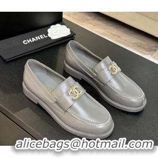 Shop Duplicate Chanel Shiny Calfskin Loafers with Chain and Strass CC Grey 2025ss G37430