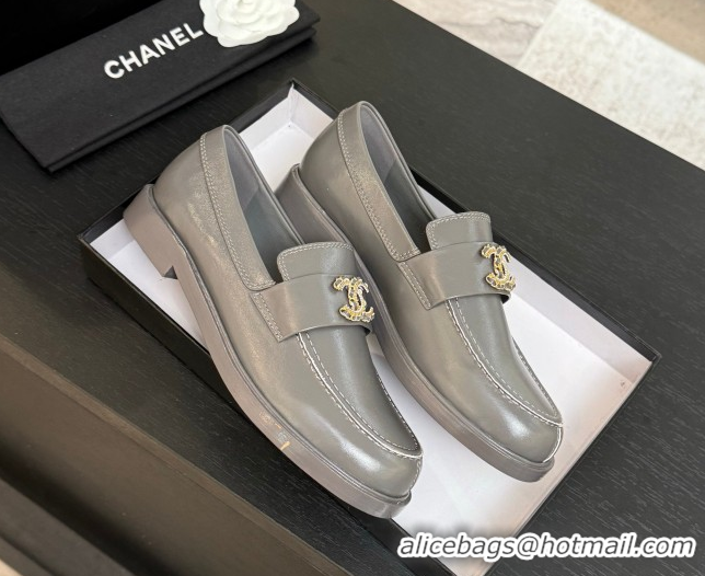 Shop Duplicate Chanel Shiny Calfskin Loafers with Chain and Strass CC Grey 2025ss G37430