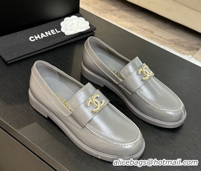 Shop Duplicate Chanel Shiny Calfskin Loafers with Chain and Strass CC Grey 2025ss G37430