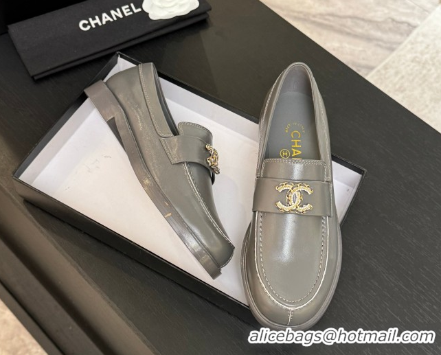 Shop Duplicate Chanel Shiny Calfskin Loafers with Chain and Strass CC Grey 2025ss G37430