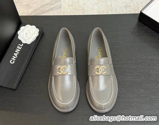 Shop Duplicate Chanel Shiny Calfskin Loafers with Chain and Strass CC Grey 2025ss G37430