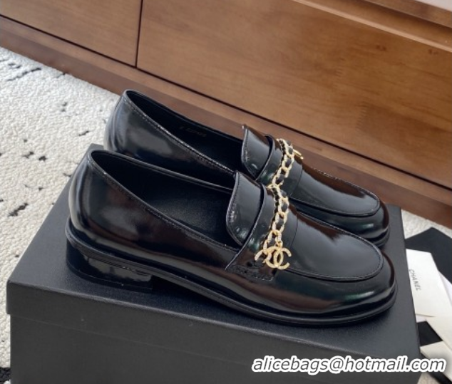 Popular Style Chanel Patent Calfskin Loafers with Chain and Strass Black Leather 2025 G46581