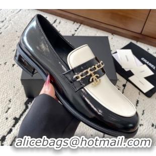 Top Design Chanel Patent Calfskin Loafers with Chain and Strass Black/White 2025 G46581