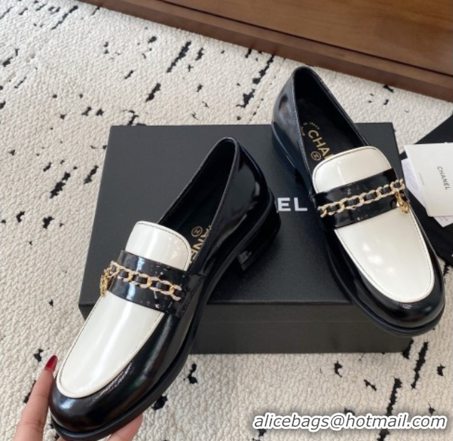 Top Design Chanel Patent Calfskin Loafers with Chain and Strass Black/White 2025 G46581