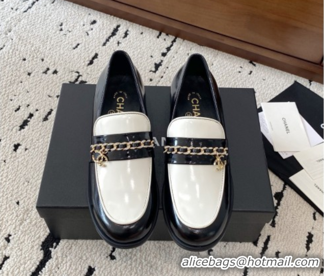Top Design Chanel Patent Calfskin Loafers with Chain and Strass Black/White 2025 G46581