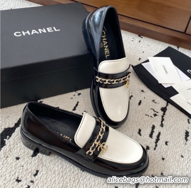 Top Design Chanel Patent Calfskin Loafers with Chain and Strass Black/White 2025 G46581